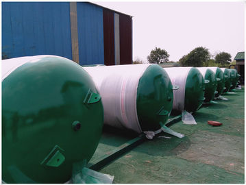 Los tanques de almacenamiento de acero galvanizados chorreo de arena horizontal del agua 300 litros - 3000 litros